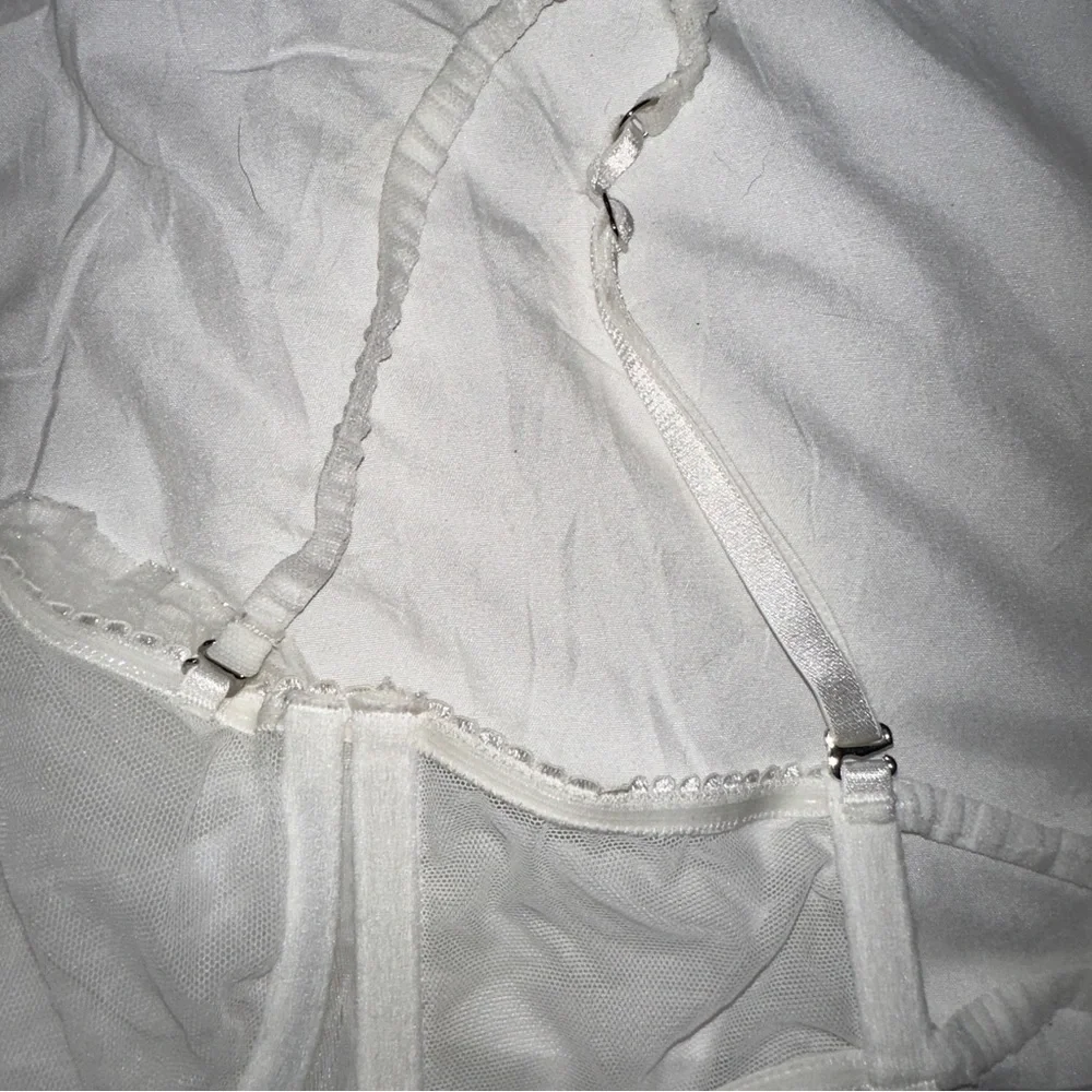 Victoria’s Secret | 2015 Ruffle Shimmer Strapless Convertible Unlined Bra 32D